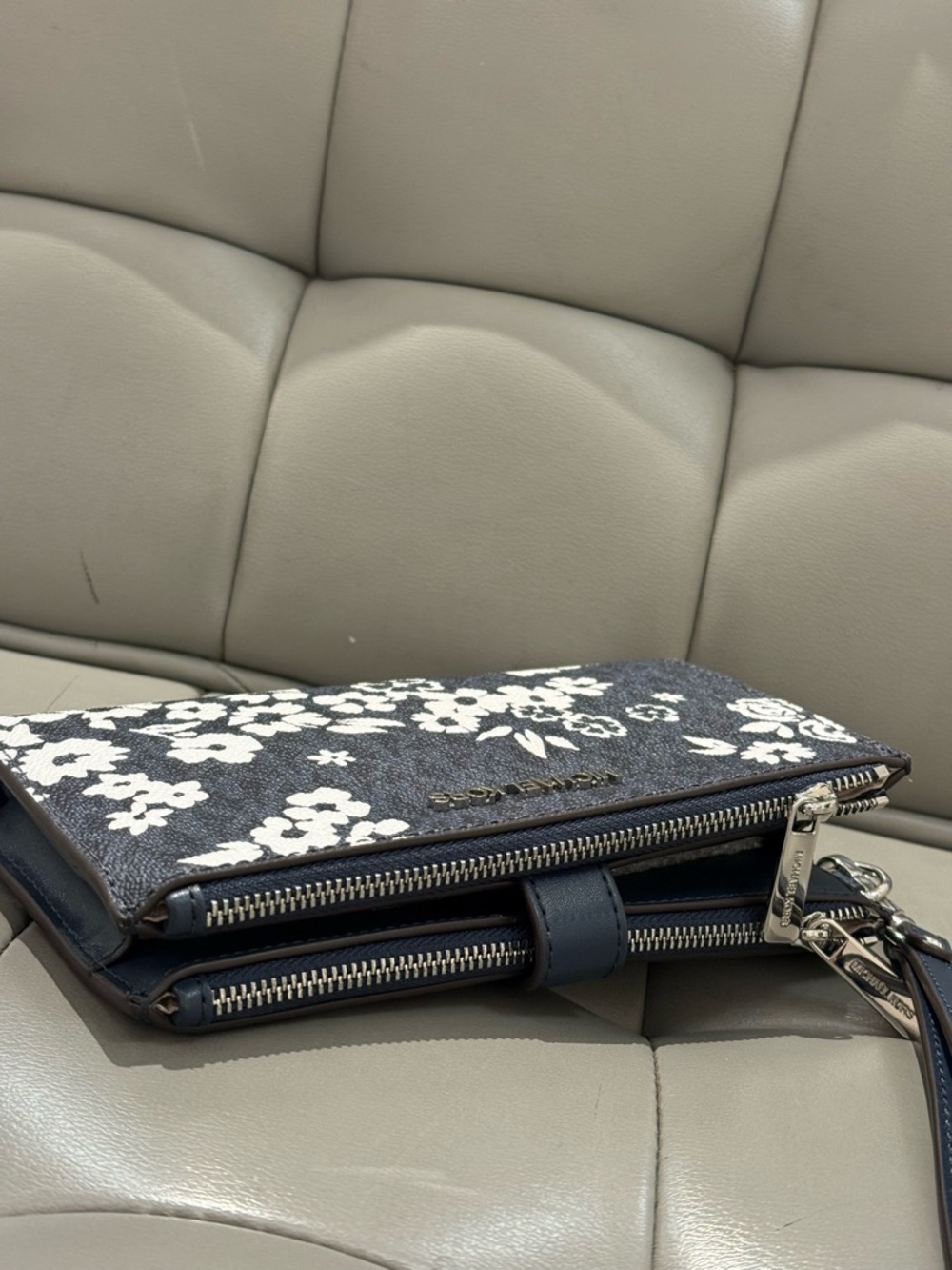 Michael kors Jet Set Travel Large Printed Signature Logo Wristlet Admiral - Picture 3 of 7